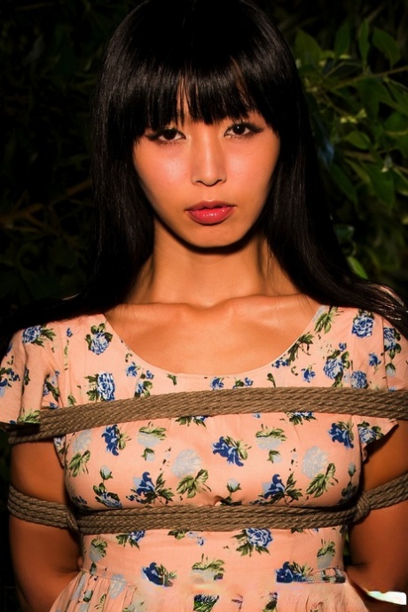 épouse de Rina Ishihara haut hd des photos