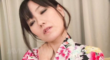 Manami Komukai star du porno de haute qualité photo