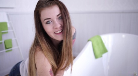 Misha Cross star du porno des photos