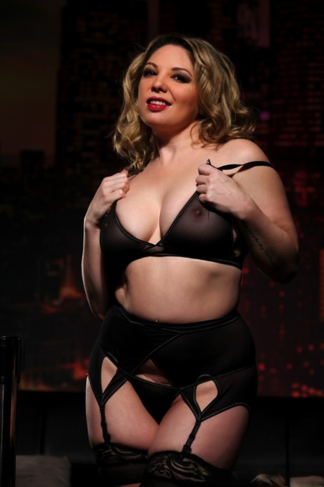 Kiki Daire nus étoiles collection