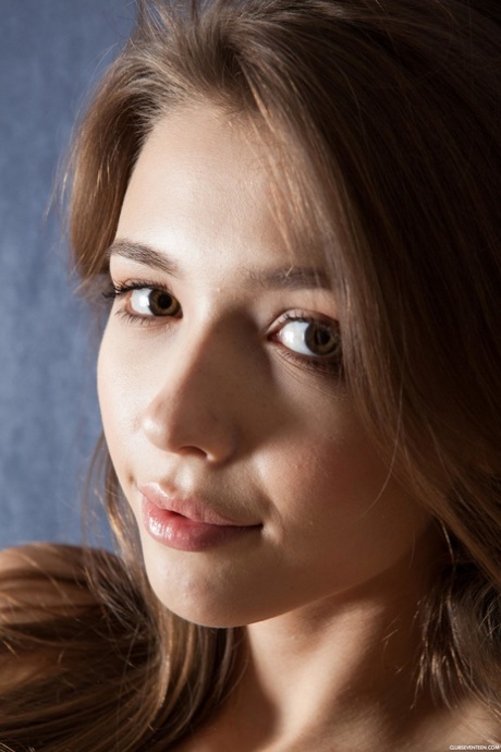 Mila Azul actrice xxx photo