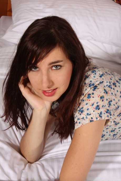 Mishka Devlin jolie actrice des photos