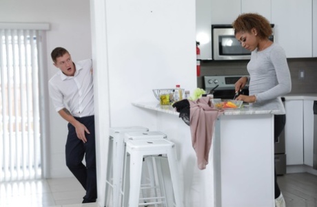 beau-père baise une jeune femme frustrée belle gratuite img